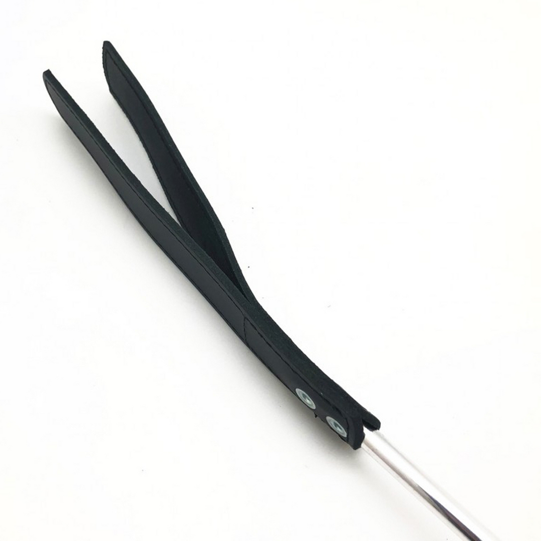 Whip - Metal and Leather - 70,5 cm - Black/Silver 3